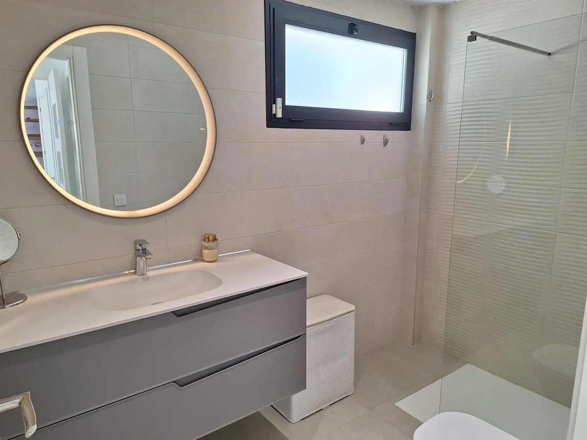 4fee2c7c-db5d-400f-b604-1ee49a32880e