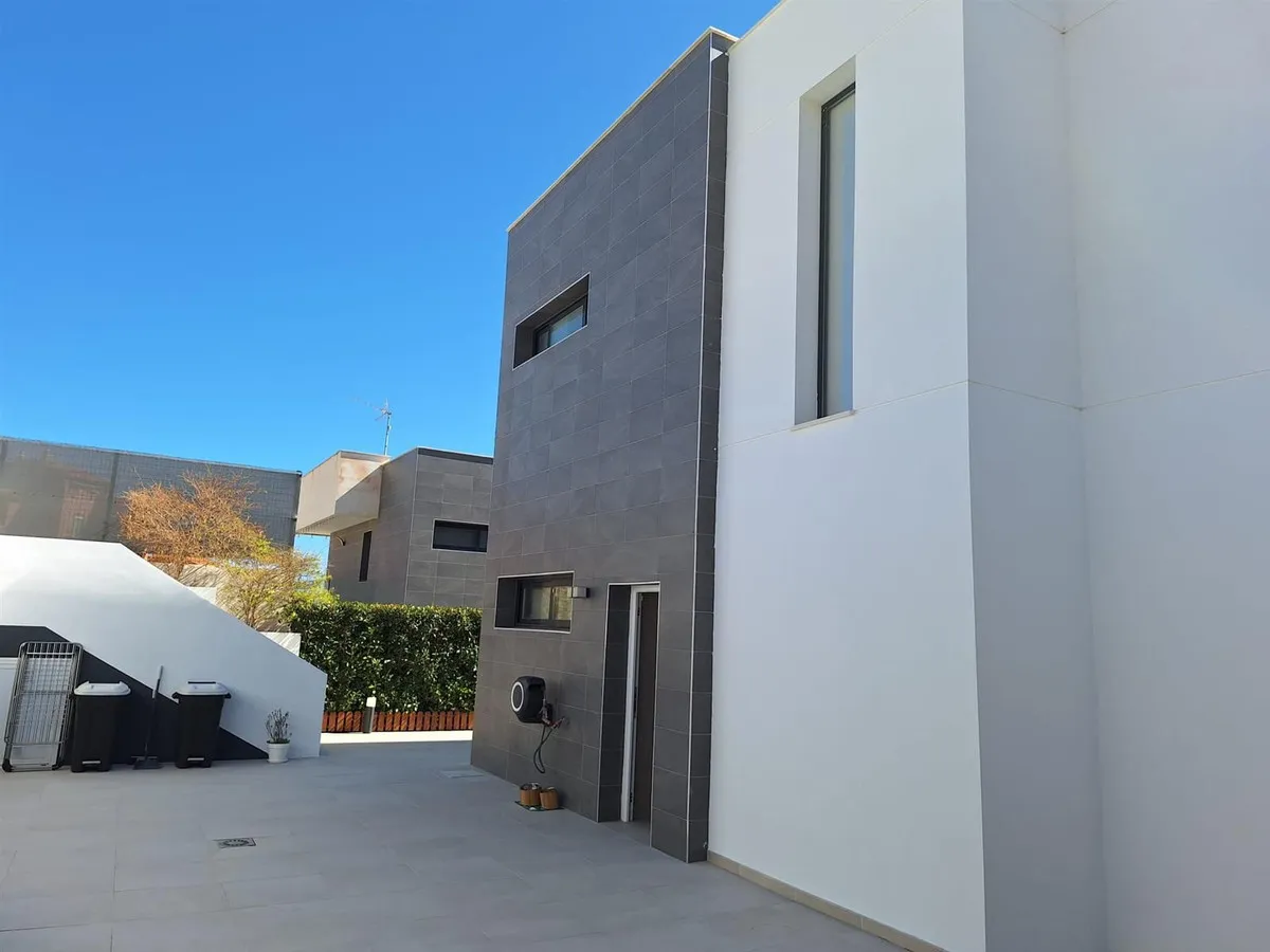 97f87ec1-379b-49f1-baf2-7e138cdfb202