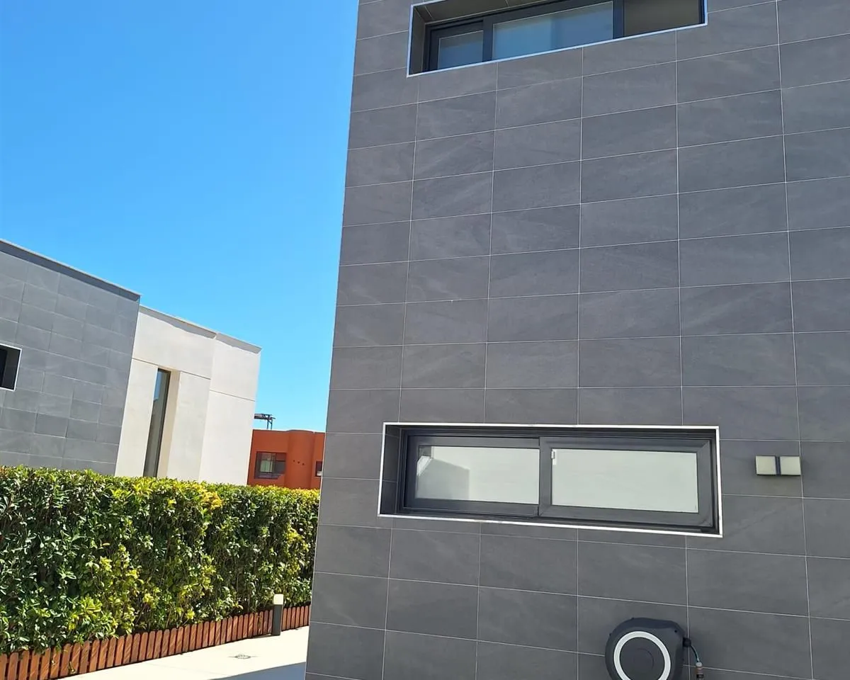 f4d6125d-383d-4096-b6f0-c402ea0b78bf