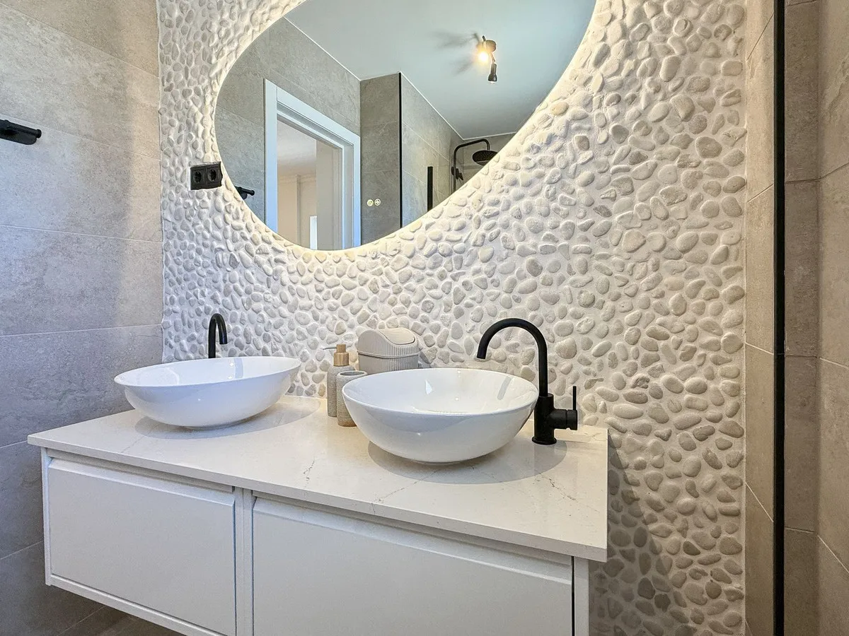 60c65125-5b6b-4e56-a94e-dc5d4d706999