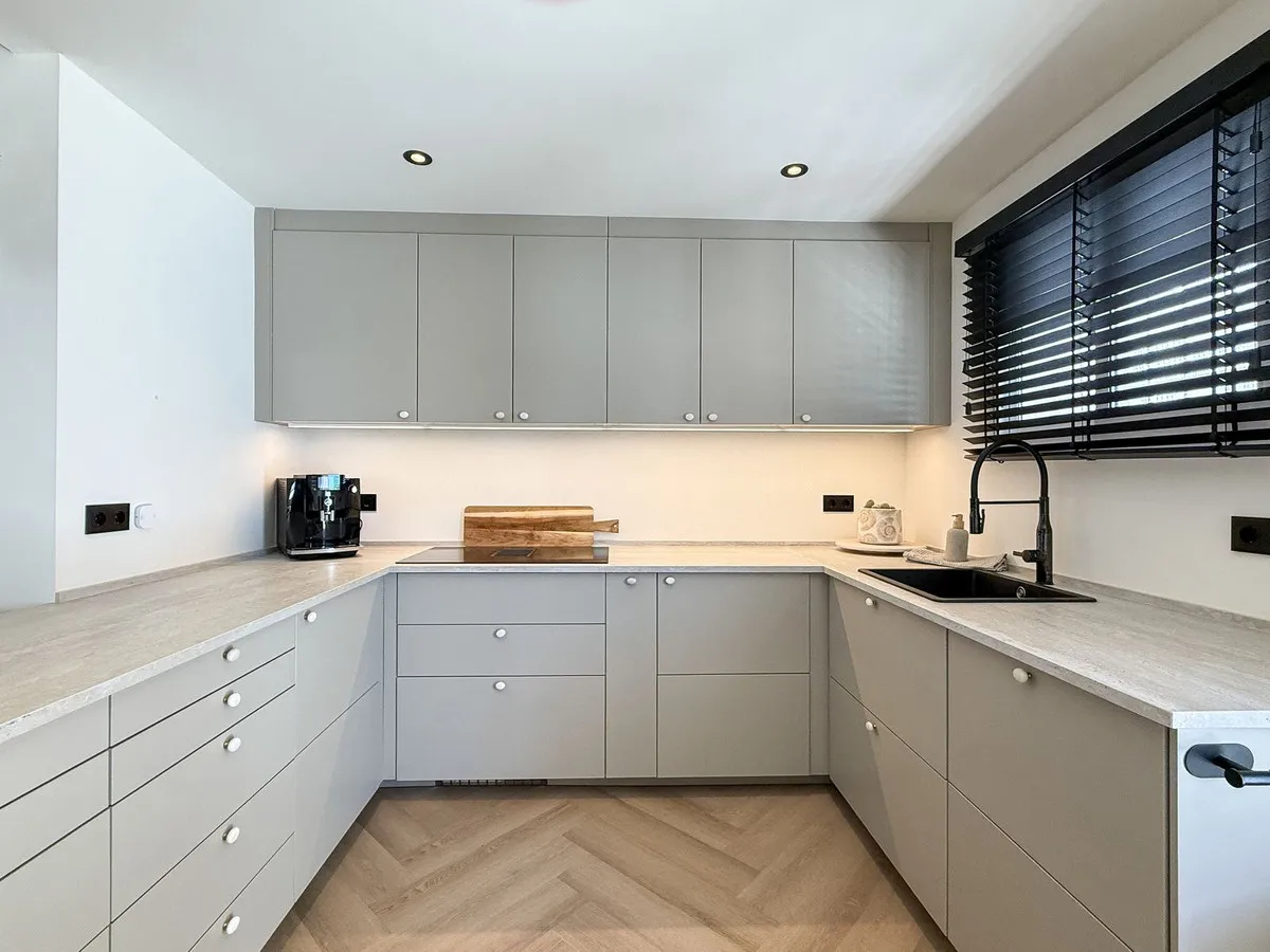 f5d01055-80ba-4202-804d-632940ac5ed2