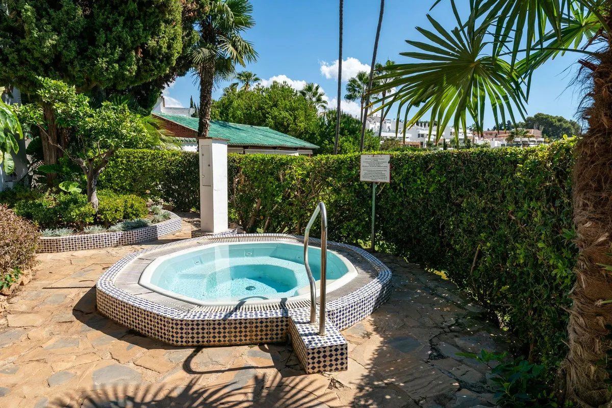 6c990994-9912-4f32-9820-a279fa3c6c32