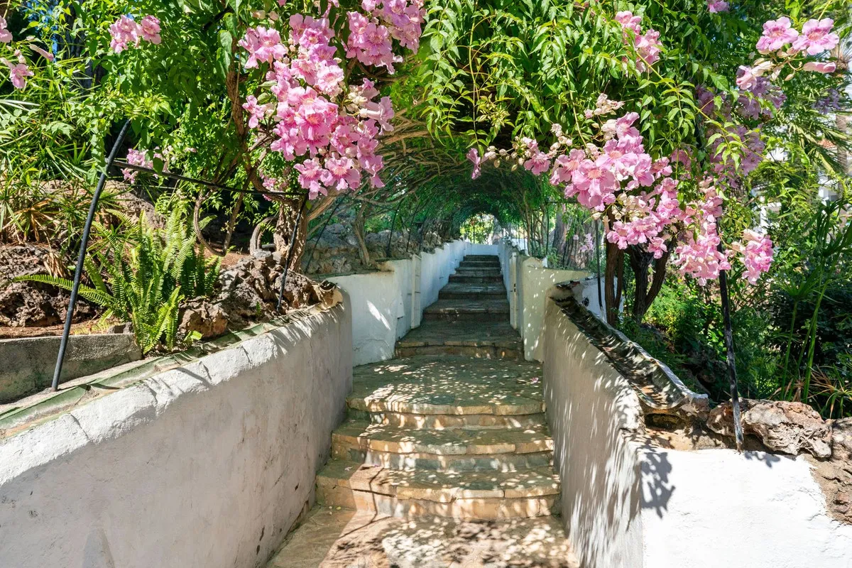 94bc77a0-dbe5-4e42-bcbb-f52cf6a045d3