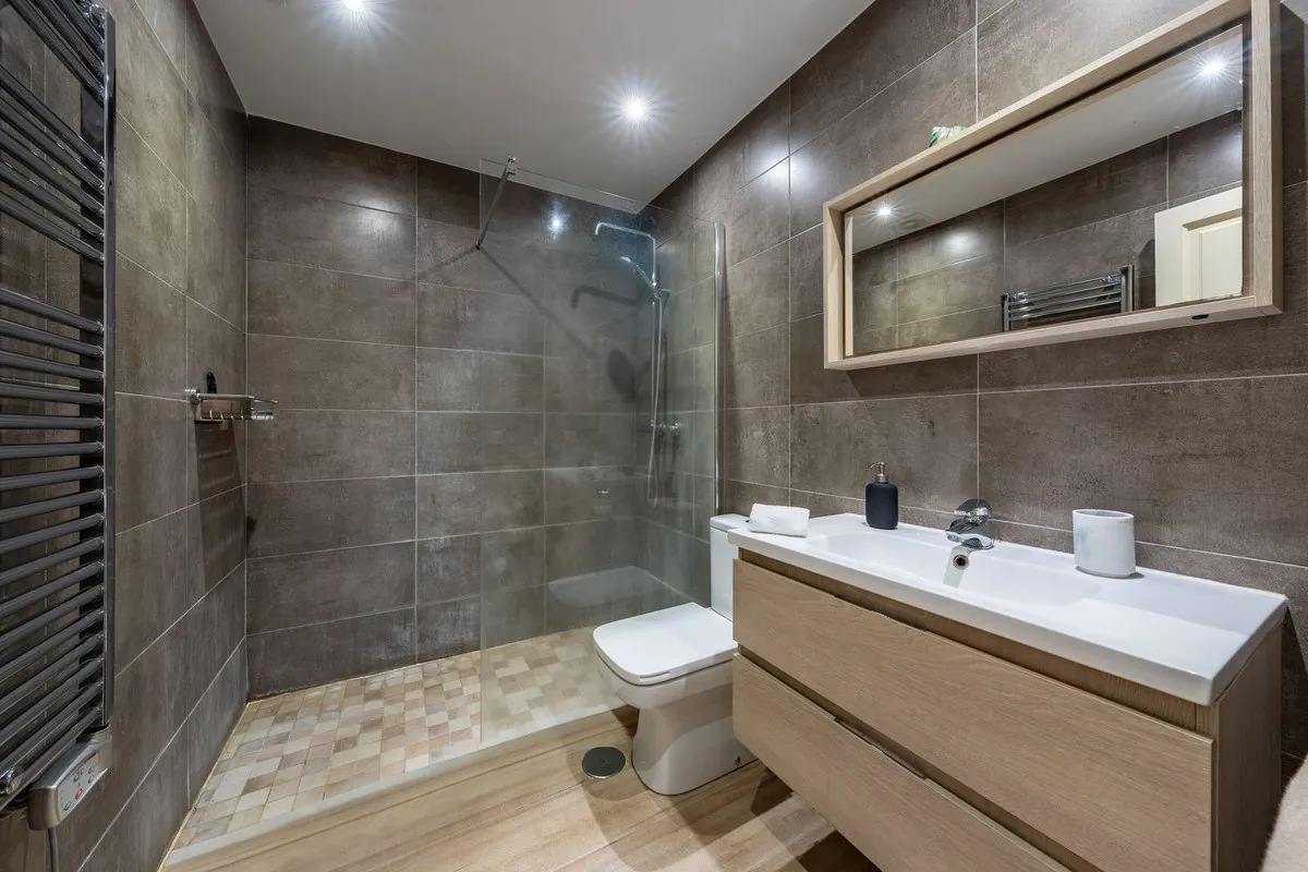 f4be49b5-549e-4feb-8358-06e873a2b96a