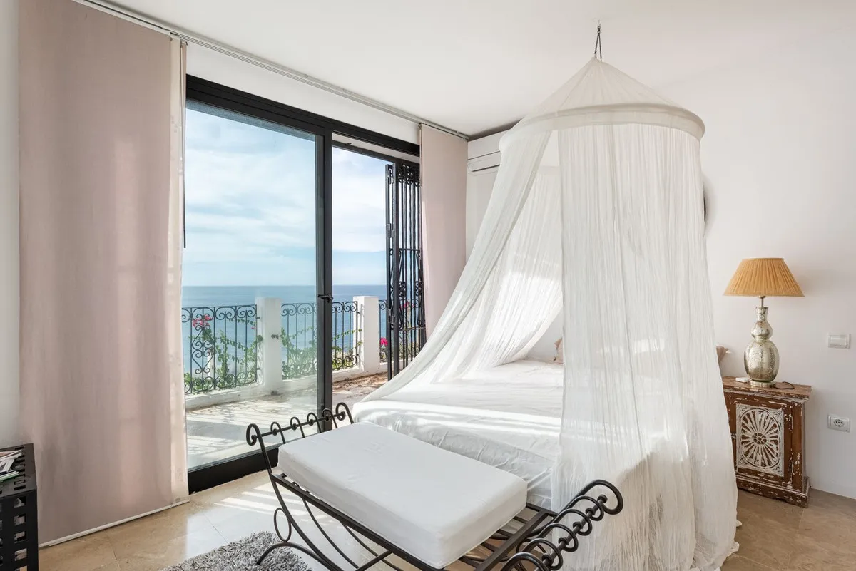 1e610e44-7399-4c77-8704-f8487b6838d3