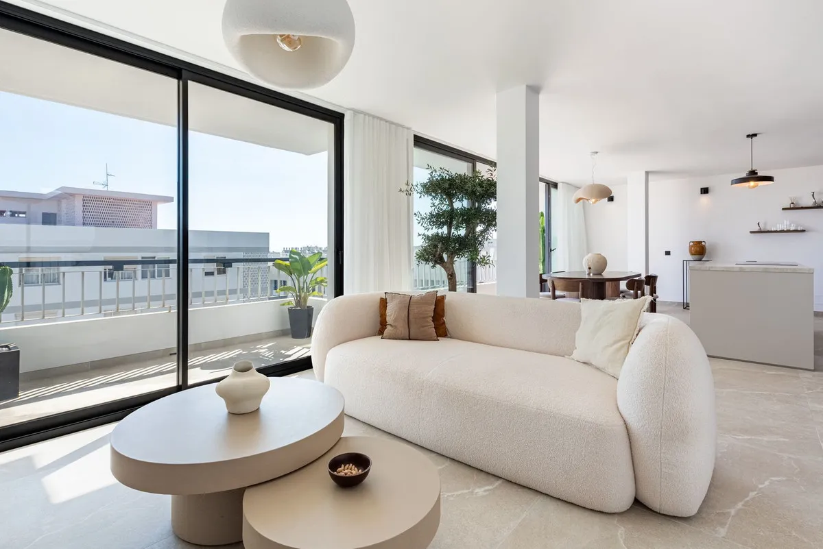 6aa6e528-4744-4f82-8593-a5766f623403