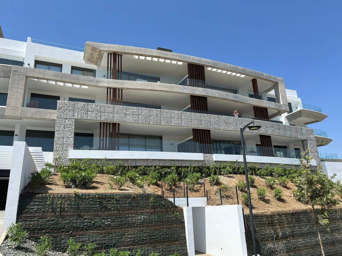 c8e44d9b-866a-4a06-becf-be93d725a1f3