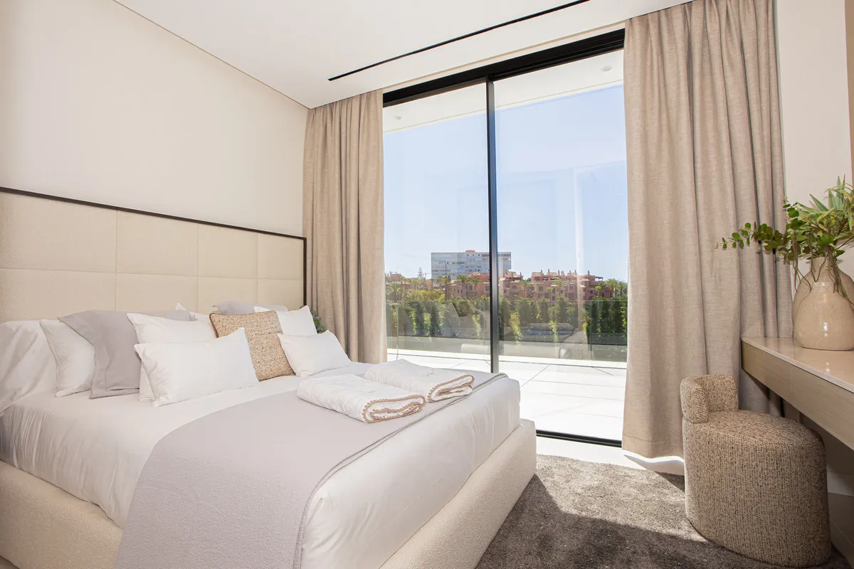 8b913f28-ed7b-4de5-ac1f-fedf9bd0dc09