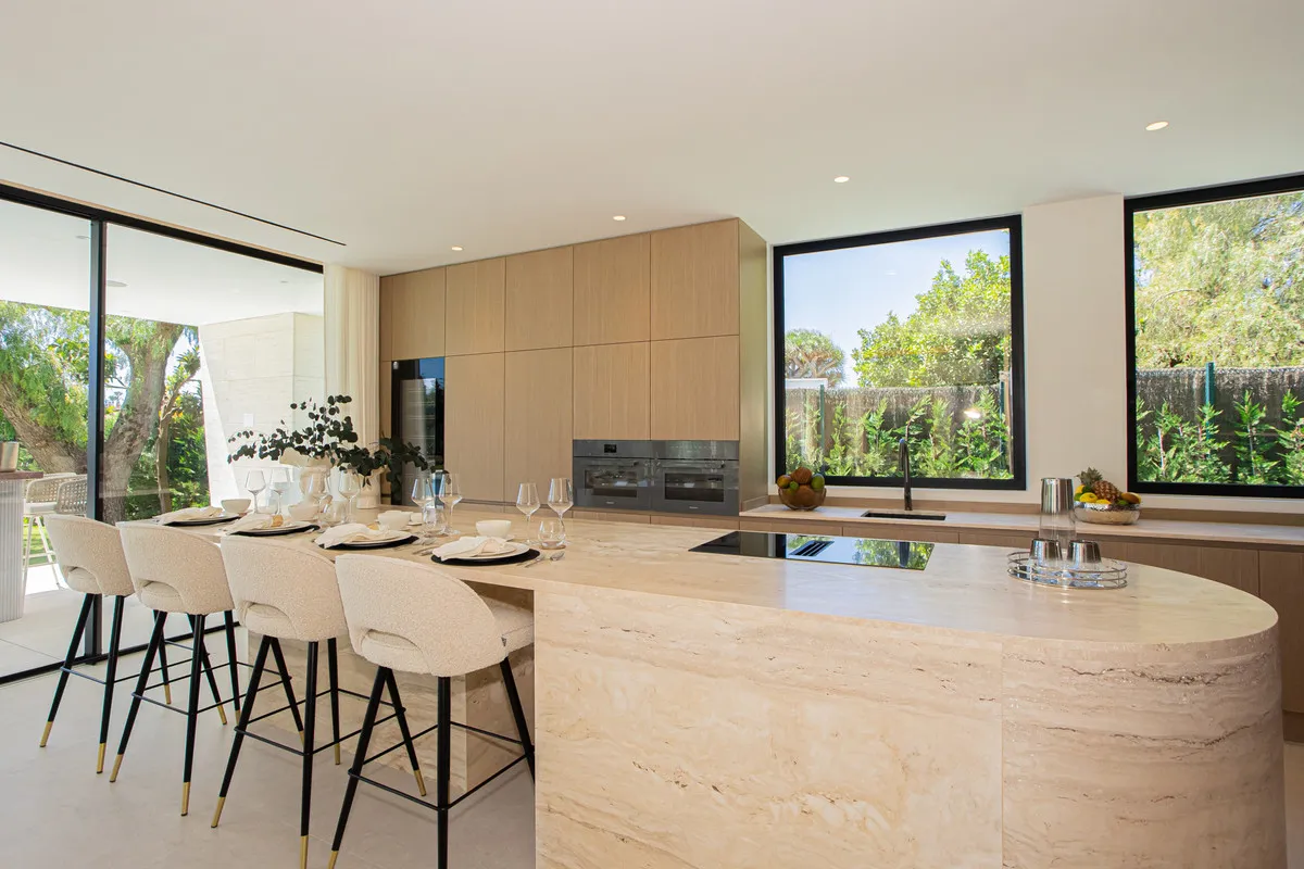 edf81edd-8569-406d-b889-7b88ce75e21e