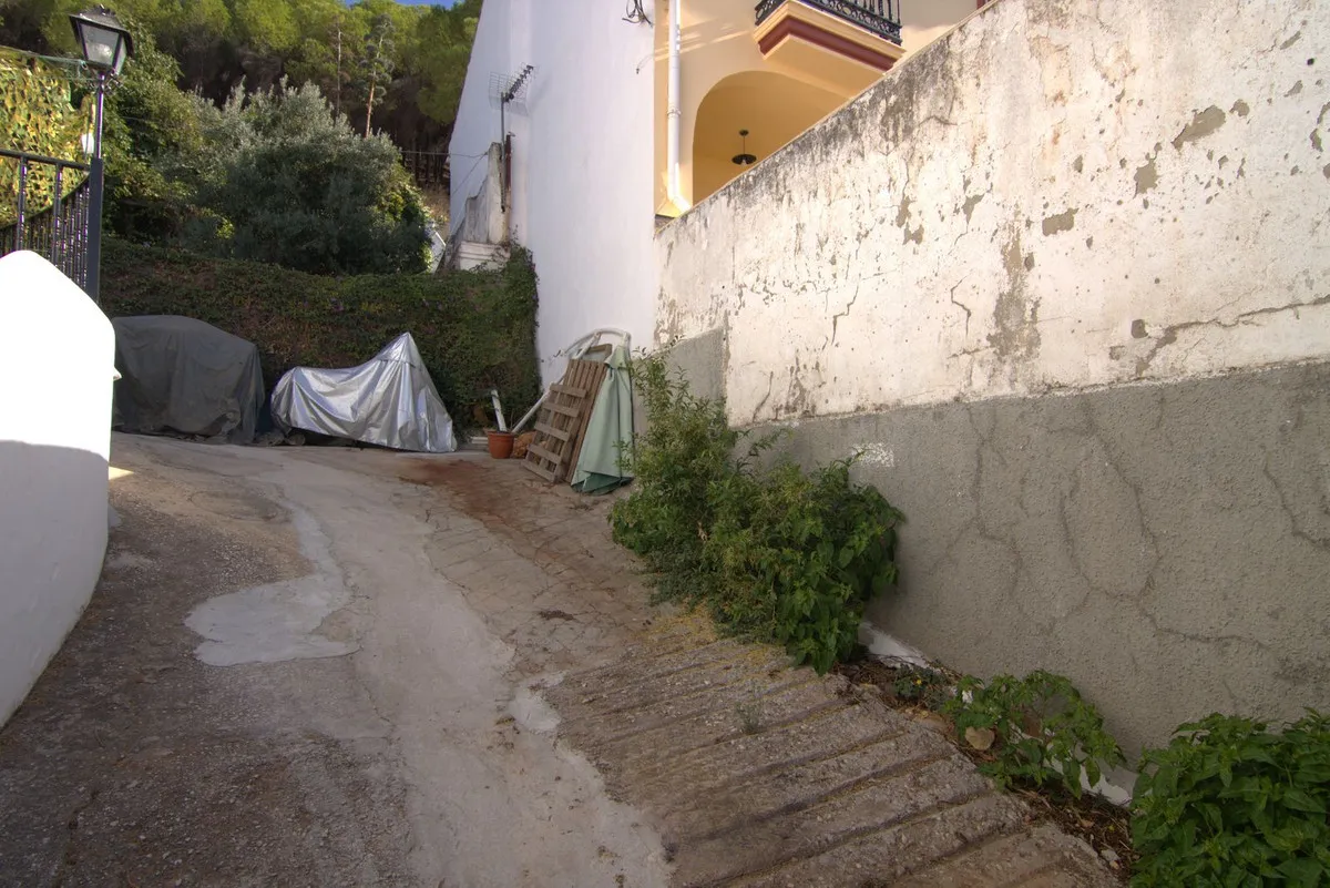 a35b172f-6a85-425b-83bd-0c5a1630ef98