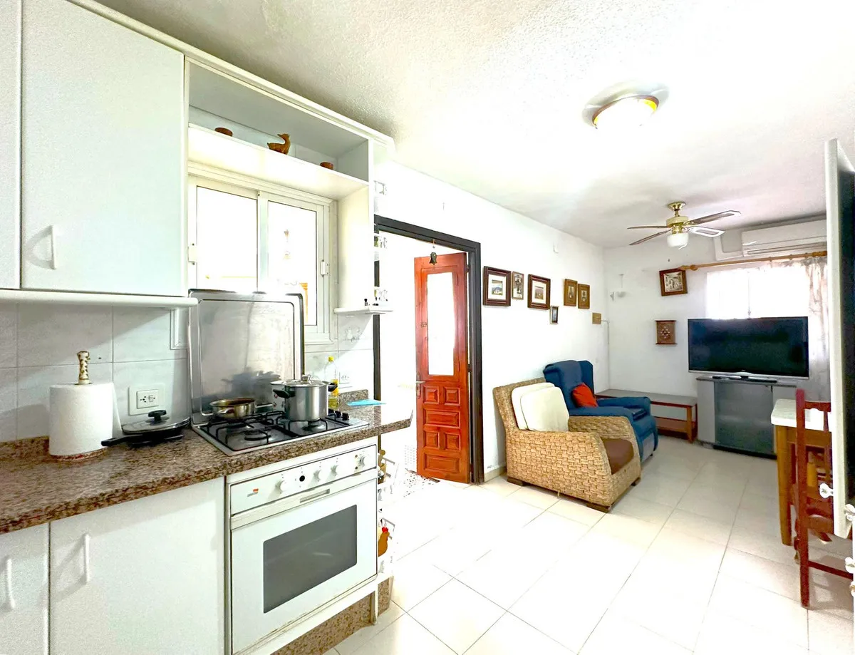 d7966093-2e4e-4edb-beba-0f26c8b8aee2