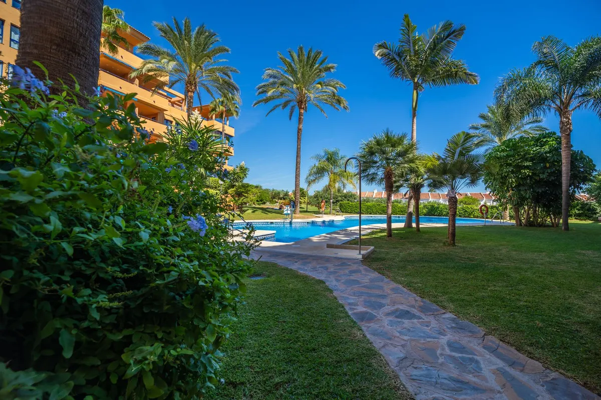 e1434066-48d4-470e-b495-03bbe13f8308