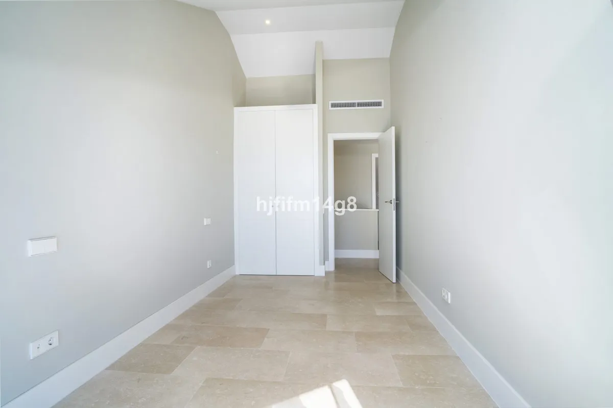 52d0b122-3084-4ff8-83b7-096e894e7487