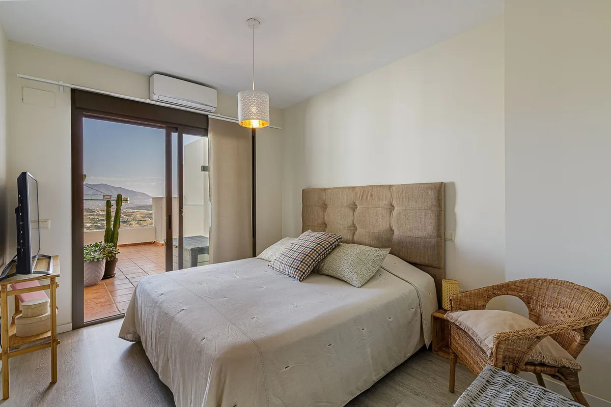 e298b571-0c5e-4fd2-8006-df78d4c6ec58