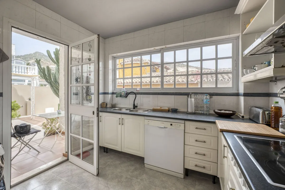 24443692-fae4-4aa2-9c5d-bc8064c44e8f