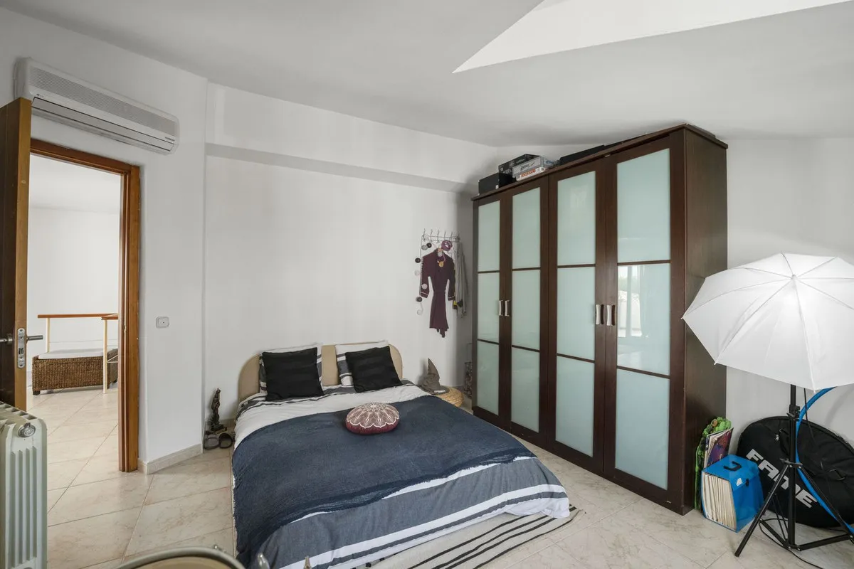 3fd748f0-6f39-41ef-ada2-0069372ab4d7