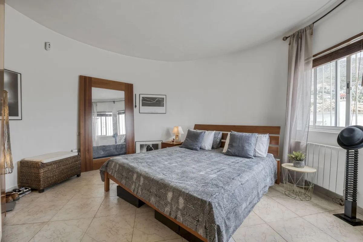 57c1d3eb-b1b6-4b77-89b1-60f98e60f434