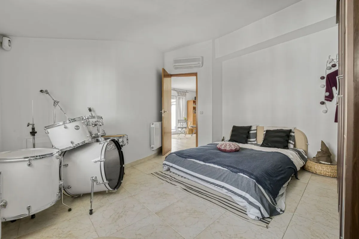 6b5fd8a1-9511-46d9-bd9a-544e43ba661e