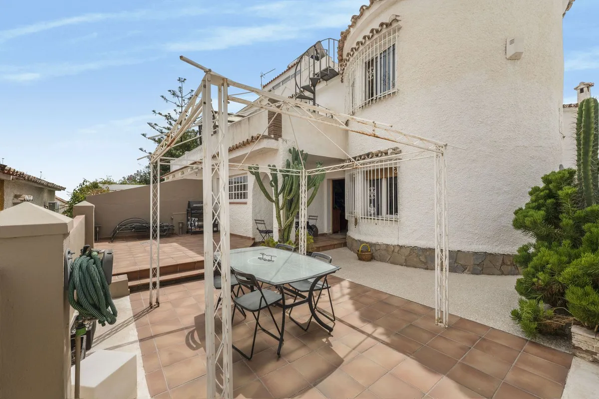 a2ff6d48-611c-40db-8c6c-7a21a62794bc