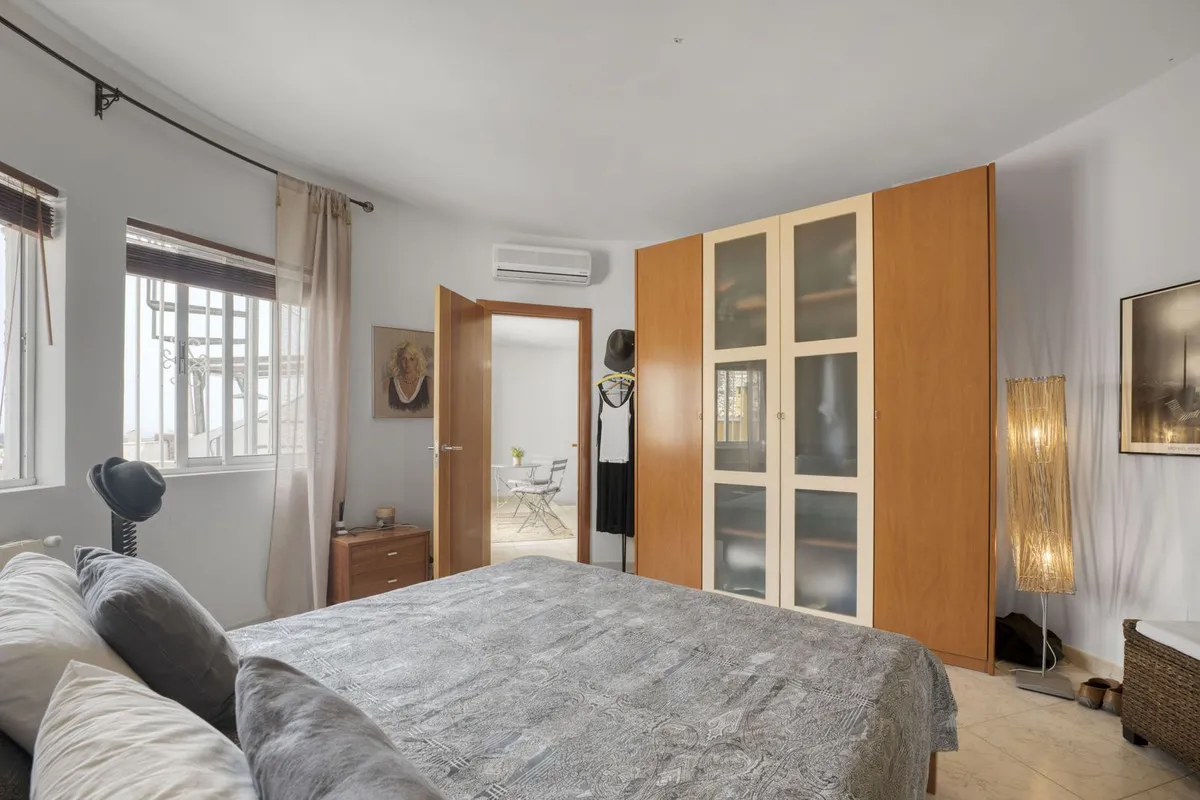 e04eeba4-50bb-4e36-81c4-d6ec0bc40fae