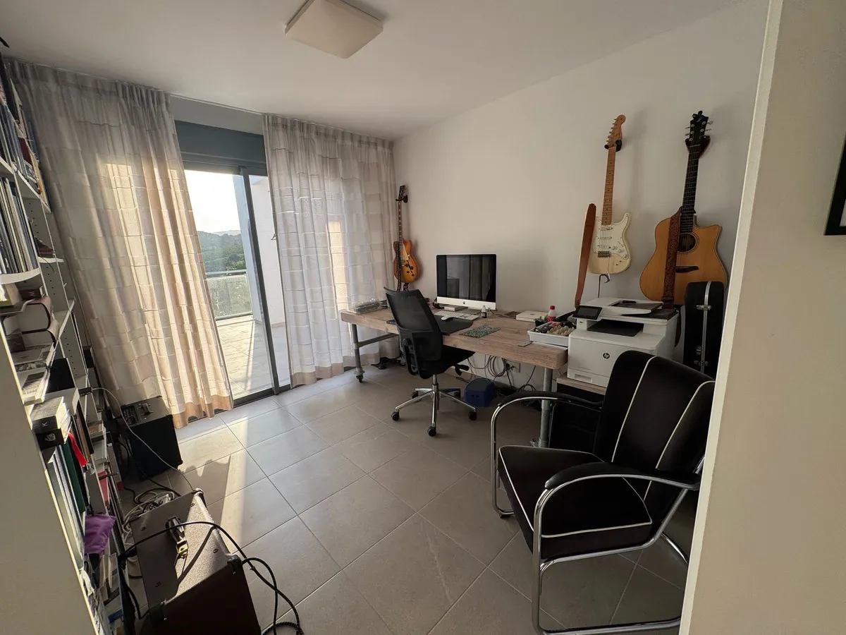 51fba1ba-e1ec-478e-aa36-50fbe27204e9