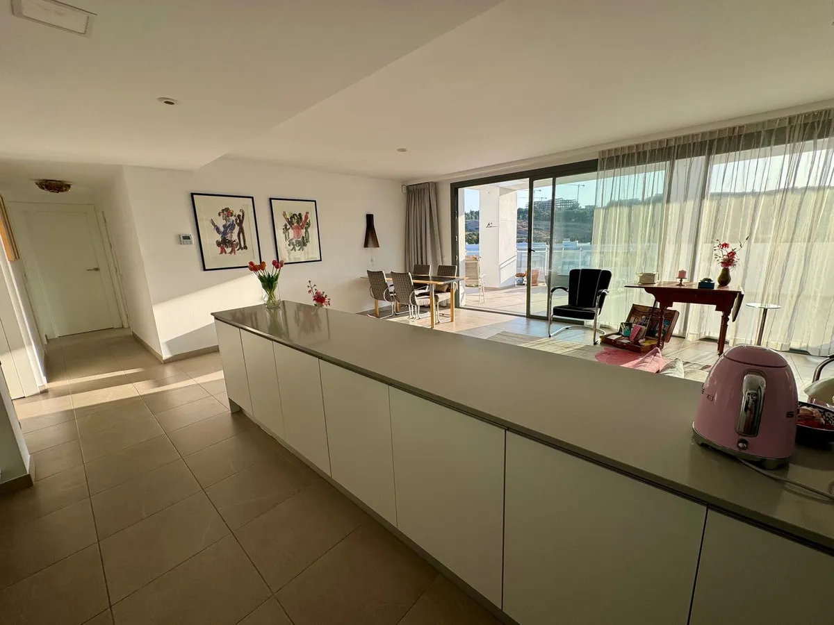 dcfe8948-1917-4763-8718-b1e563168e14