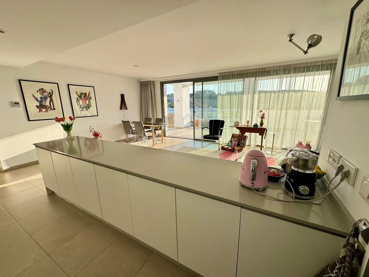 e14afe72-f601-4aee-bc9e-9c5d9d847ec1