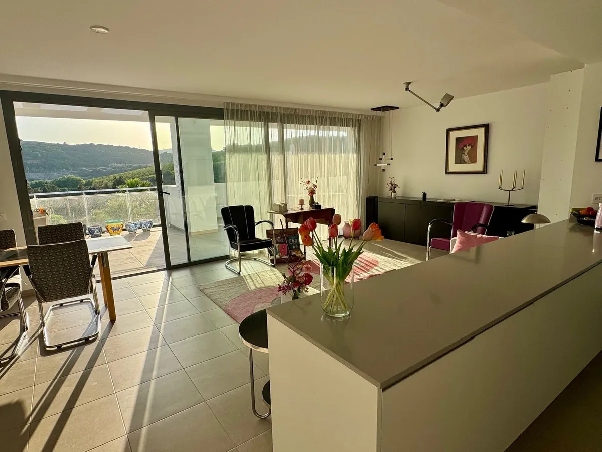 fdad85a5-60bc-4b20-a2eb-6773af20961f