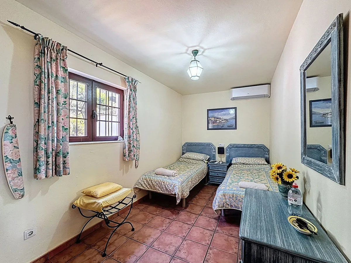 e8f1ac19-2ac6-4ce8-9cb1-b293828f476e