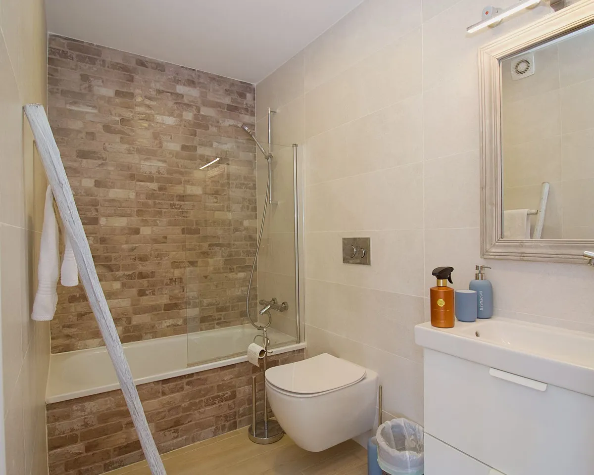 6e8fded8-3083-4c3d-a9d1-34f5f4930aab