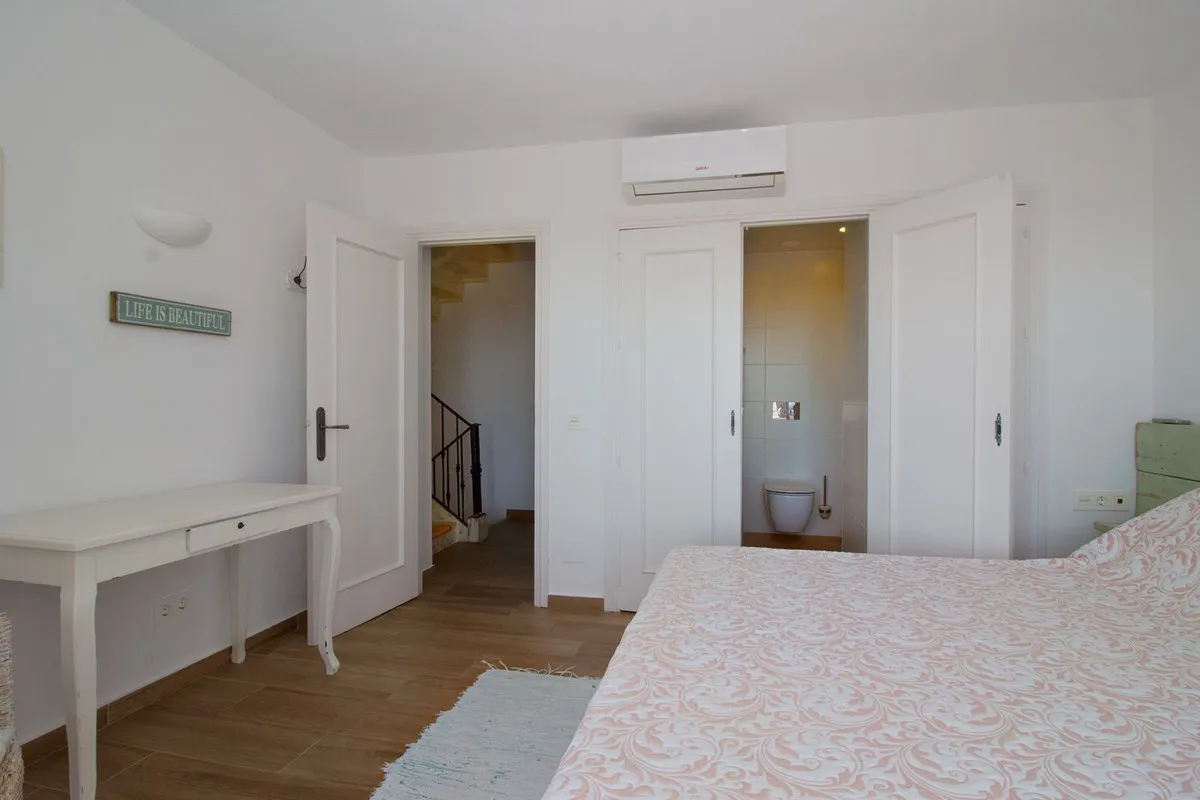 a8b439a4-389d-425a-9362-ebc736434f45