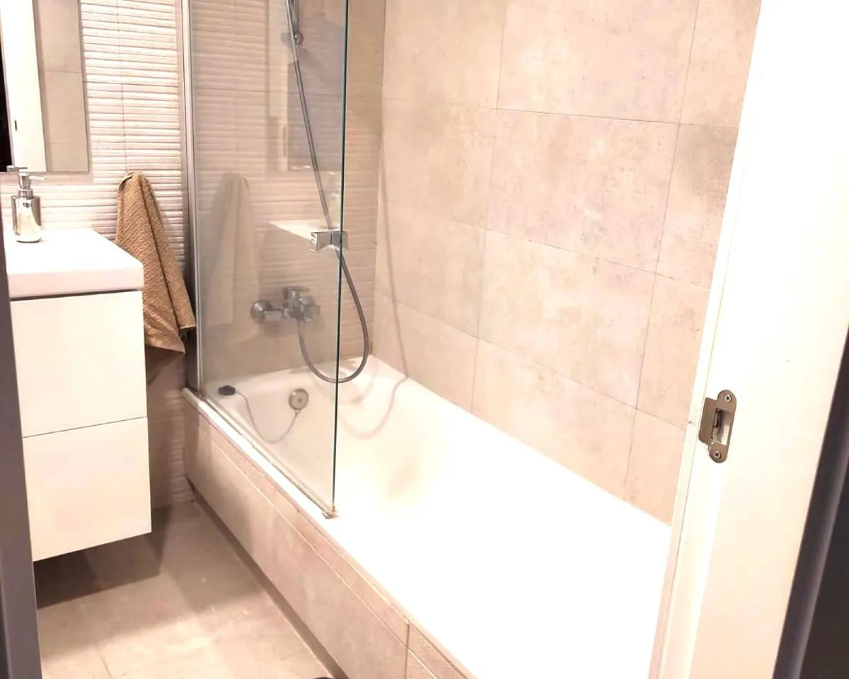 d8039176-bbf3-4b48-bdbc-5adcd62bd35a