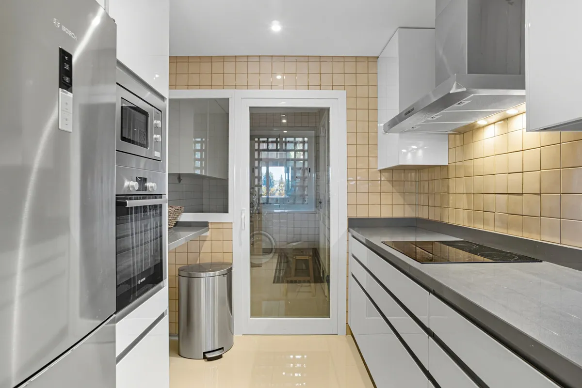 04dfbf28-68c7-4142-882f-a8fa02ffe3ae