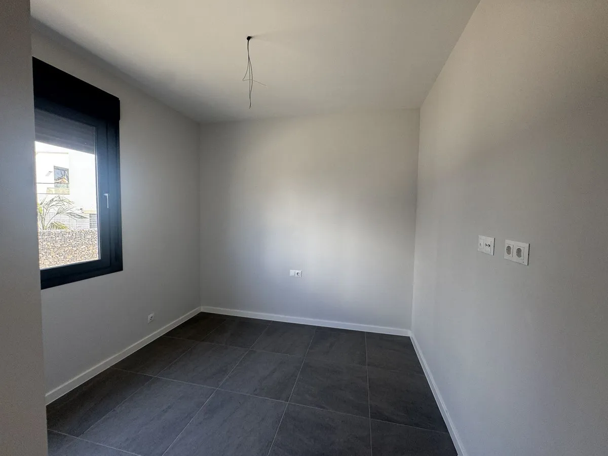 2ff9e167-8147-4cb5-b1ce-11f8b838258e