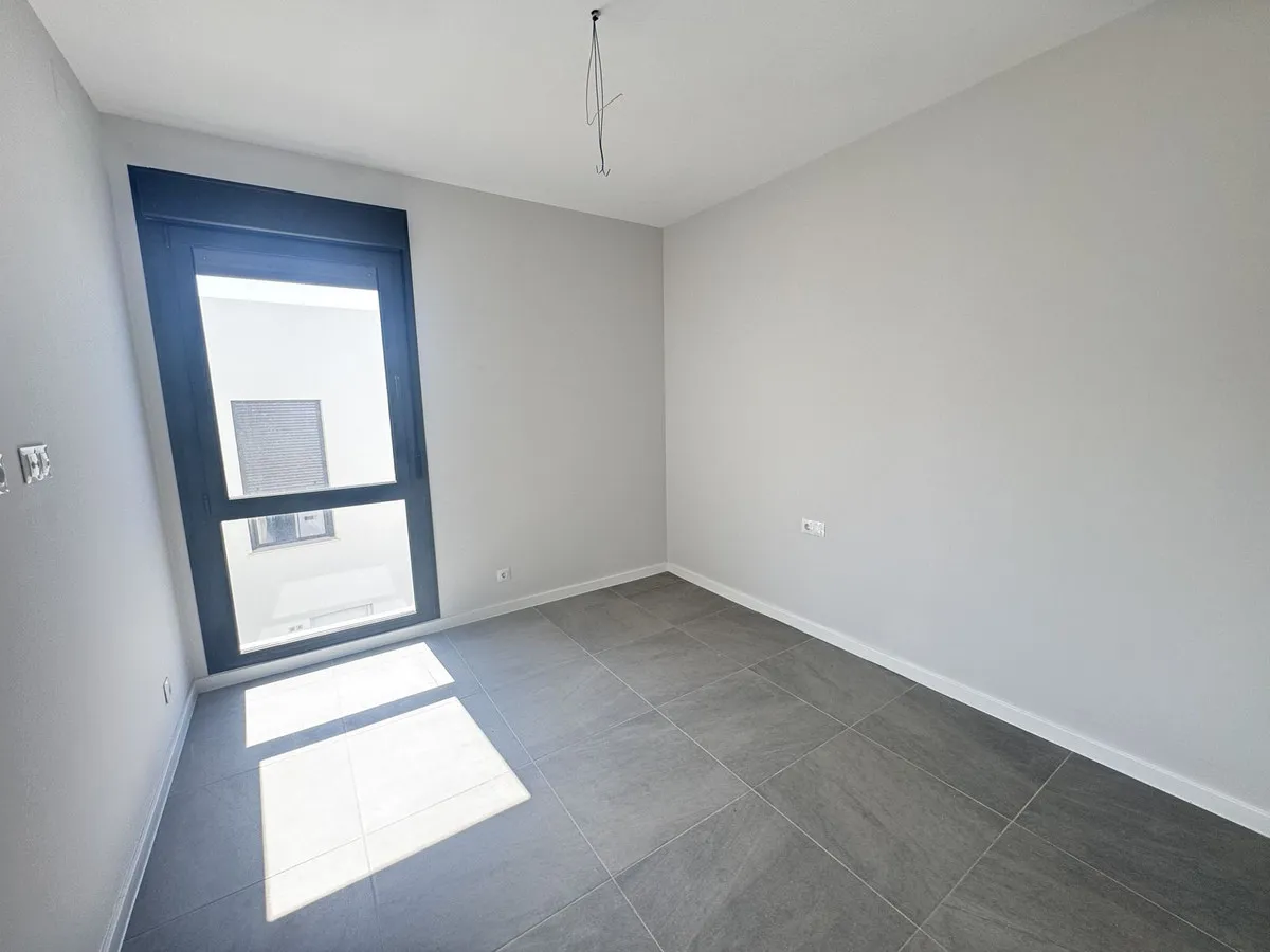 ca52b994-ae11-4d16-83a1-74de93e3aab2