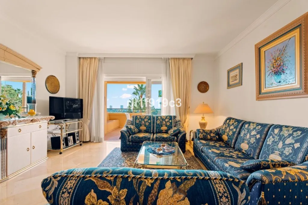 0c8bb761-7650-41ca-ab0d-76d3fa7e7925