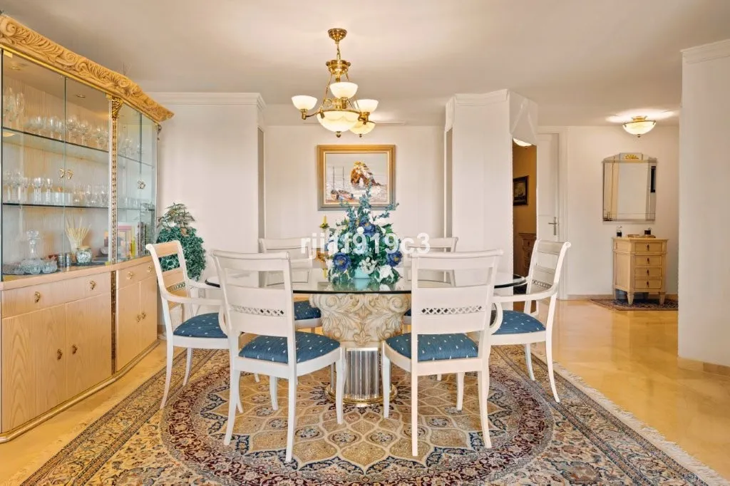 423d0733-25a0-4294-a401-19d044c88189