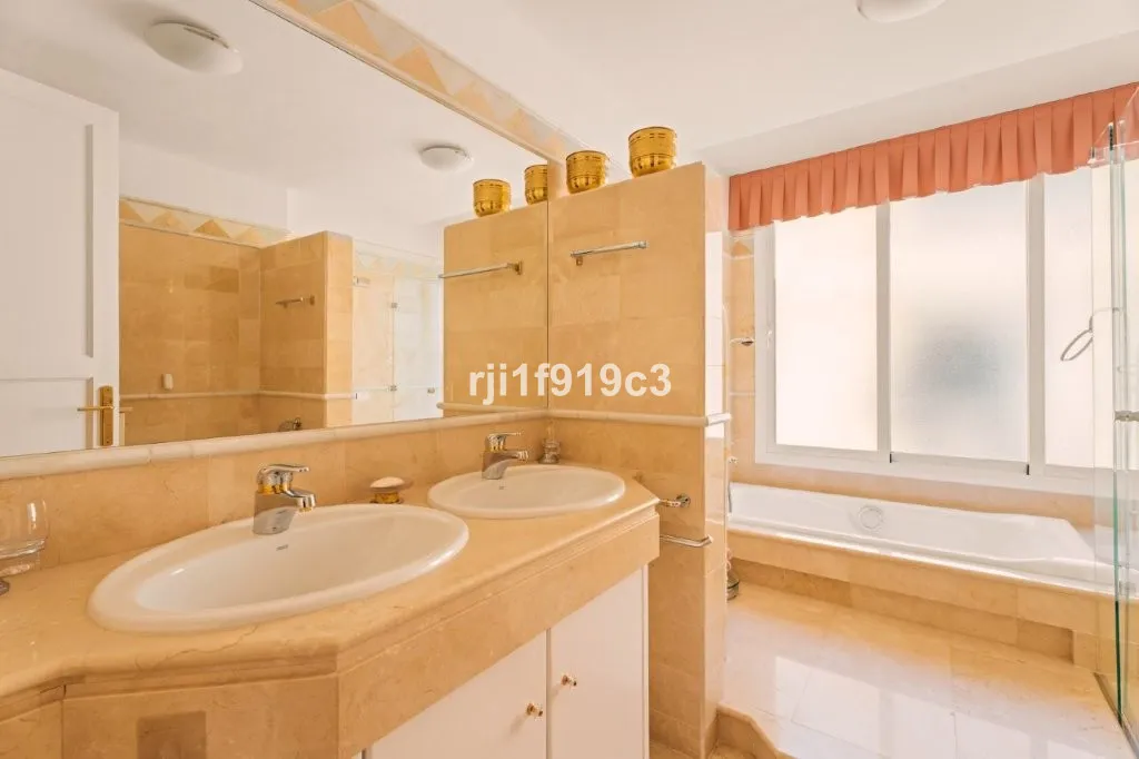 578cb978-9849-40c6-bf51-dcb19f0bbe58