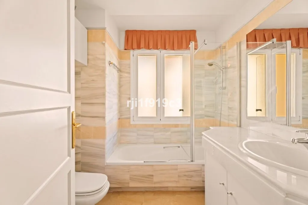 5d664b5e-7844-4f9b-9dba-2a89a220bbbf