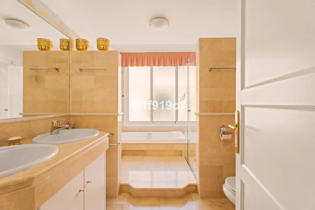 c0df8a71-f54d-4918-a61a-c0d31e369c8e