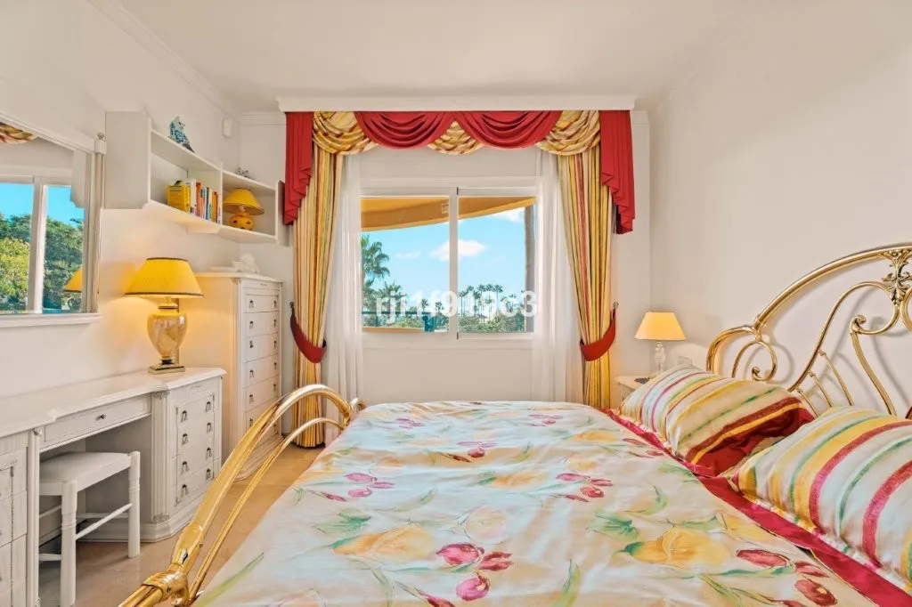 c5fb2166-54cf-4d51-acb3-fbf8edb7e779