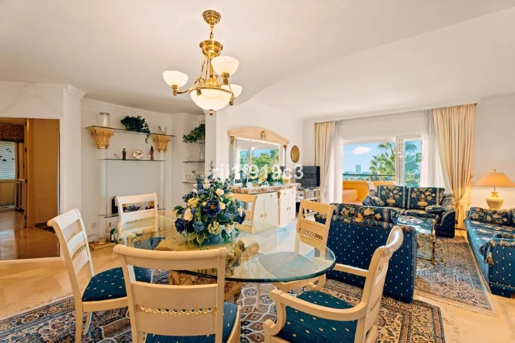 d0ab6648-6e69-451b-bb1f-19cd2114e5a0