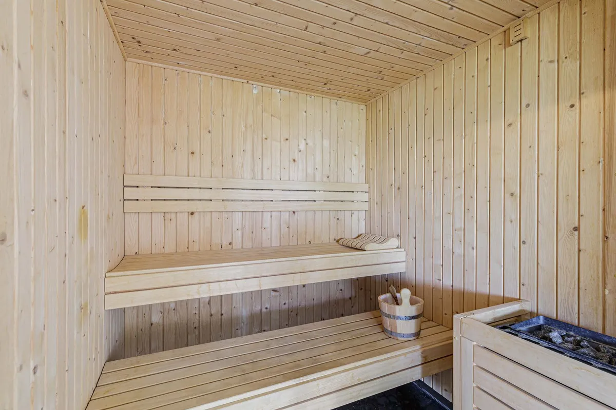 6bbf4933-39f5-456b-9d95-f7ec3b5462de