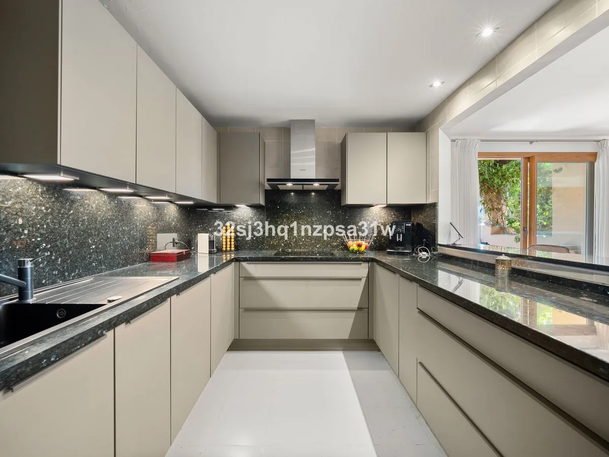 313f8f99-ec20-4f24-85f5-03969b708698