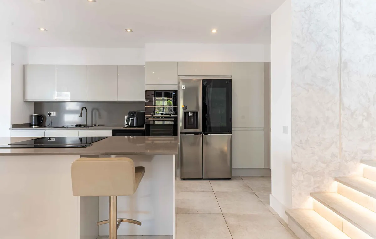 242d7d7b-4083-4a16-aacf-8bbd51249068