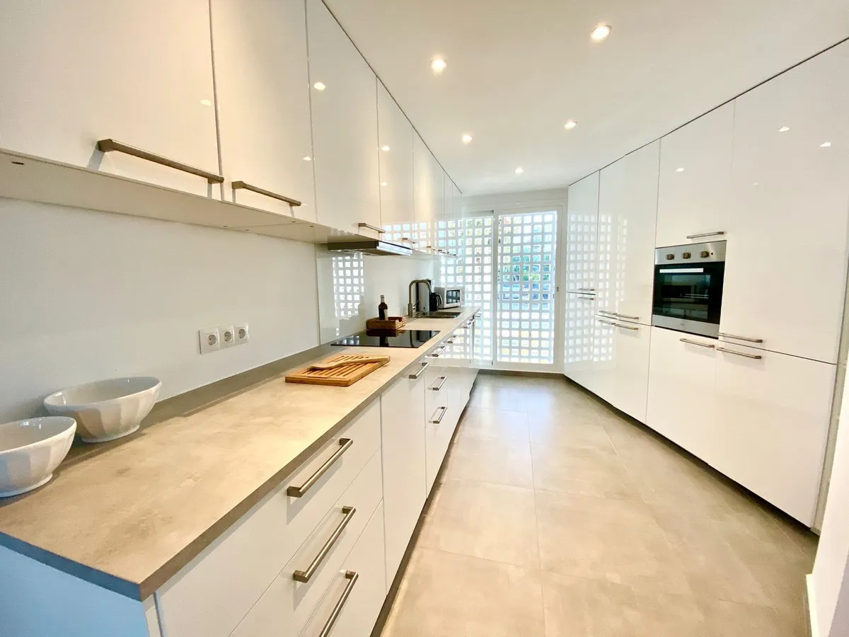 3a43323e-9bbf-46a1-bcb5-54a6fde88975