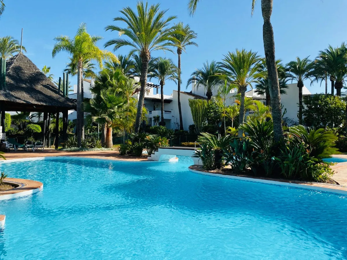 8fee5d5f-162f-418f-8db8-858b1c3a34e6