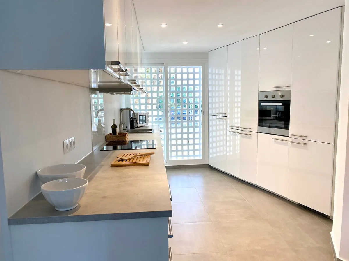 ca8103f1-0fa0-4687-bc2e-e57d360ffe0c