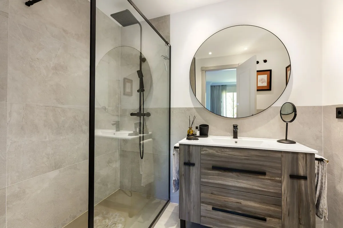 335b367d-4fba-4370-b773-cad2ee4309f0