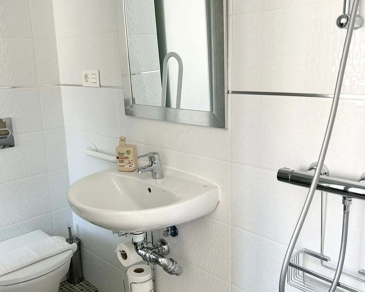 045c9d12-9f33-42c3-9787-743392b3051b